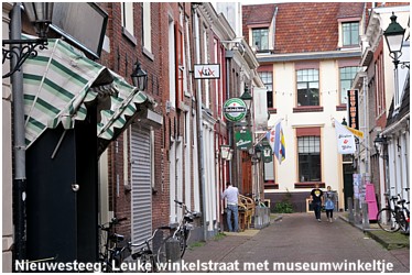 Nieuwesteeg - Museum- en winkelstraatje