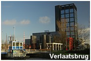 Stadskantorenpark gezien vanaf de Verlaatsbrug - Deze foto kunt u vergroten